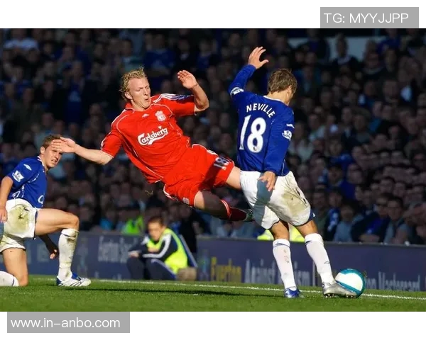 内维尔批评卢克肖需增强对抗能力以应对激烈比赛挑战 内维尔批评卢克肖需增强对抗能力以应对激烈比赛挑战